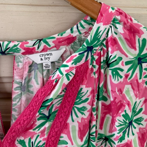 Crown & Ivy Palm Tree Beach Top - Picture 4 of 5